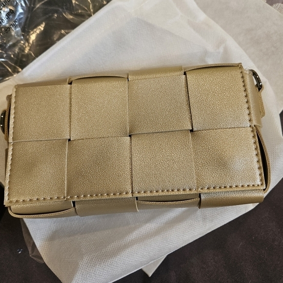 Claudia Canova weave crossbody bag in gold - Picture 5 of 6